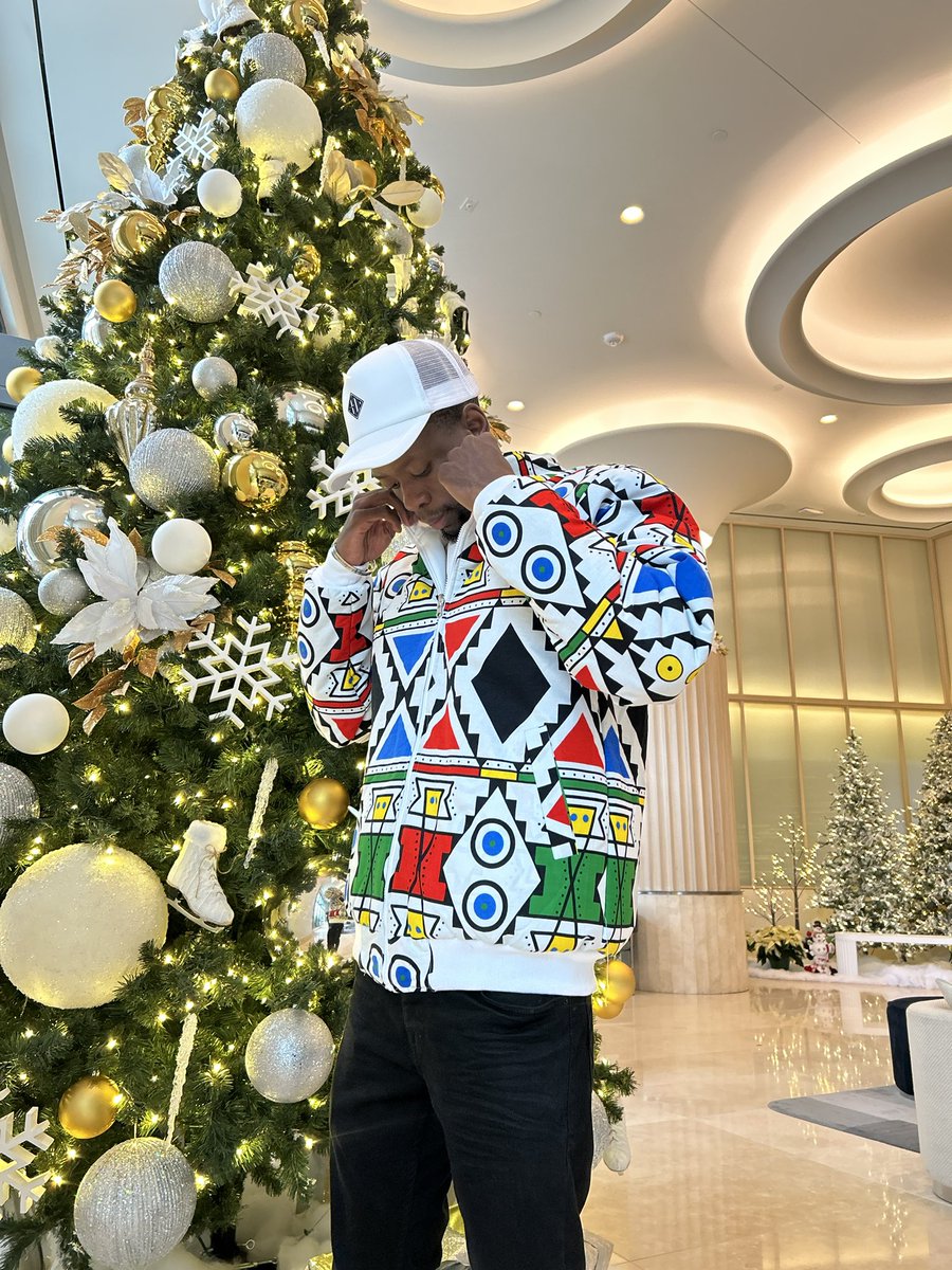 Next time you play 30 Seconds &amp; the card says ‘Washington DC’ just say the City in America where Robot was wearing a Dope Jacket 😤👌🏾🤣 <a href="/SeboCaraci/">Smiles :)</a> 

#RobotBoii #CaraciClothing