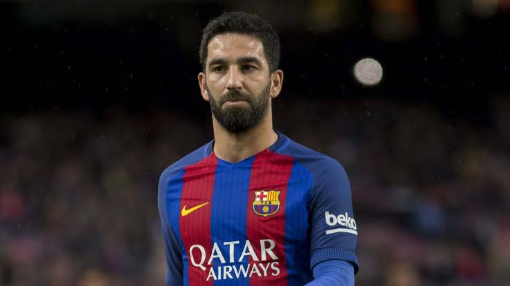 Barcelona, Arda Turan'ı nasıl mı transfer etti? Çok şaşıracaksınız. 👇

İspanya’nın Atletico Madrid takımında, bir Türk topçu oynar.
Ülkenin siyasetçileri bu topçunun Barcelona’da oynamasını isterler.
Türk Hava Yolları Barcelona’ya zaten sponsordur. 10 milyon Euro vermiştir.