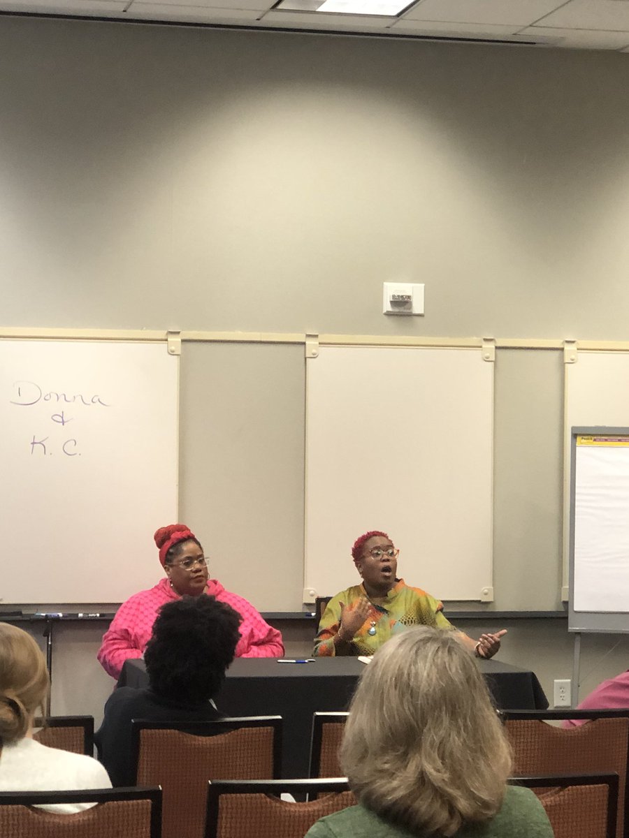 MobleyintheMix's tweet image. Finding your joy with @Boss_Librarian and Donna Gray! #sljsummit