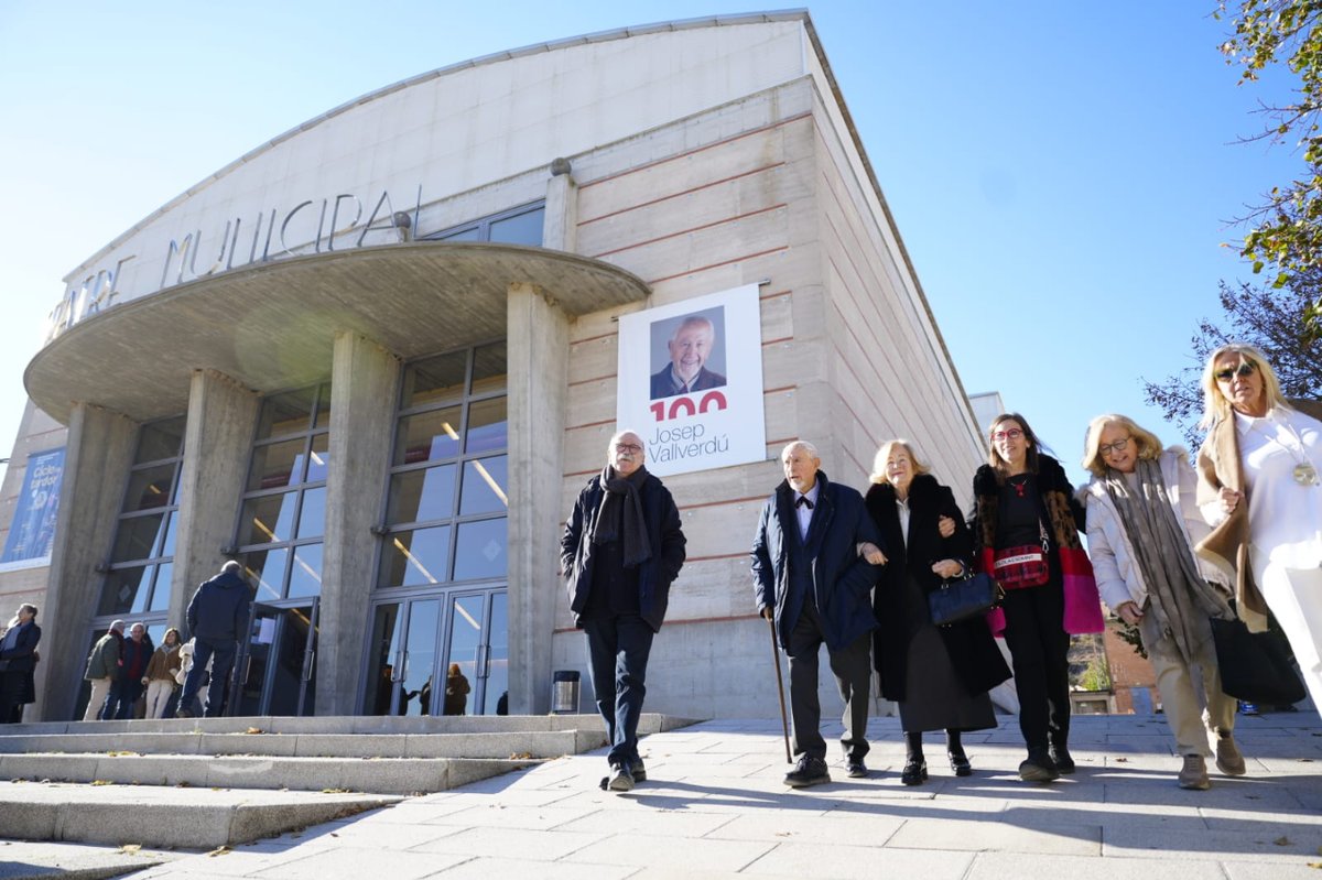 Tanquem l'<a href="/AnyVallverdu/">Any Josep Vallverdú</a> amb poesia, música i art al <a href="/TeatreBalaguer/">Teatre Balaguer</a>!

Un any que ha comptat amb més de 200 activitats arreu del territori per commemorar els 100 anys de vida de Josep Vallverdú, un dels escriptors més prolífics de la literatura catalana.

👉govern.cat/salapremsa/not…