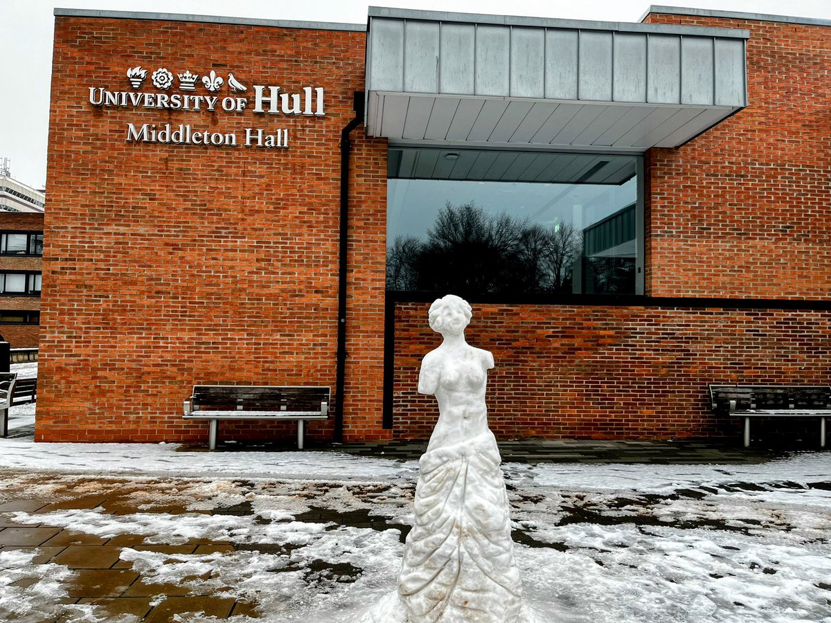 BlessMuchie's tweet photo. @UniOfHull looking beautiful today. Met the bride before she melted. Well done to the artist! #snow #snowbride #sundaystroll https://t.co/fHXWNCqjOt