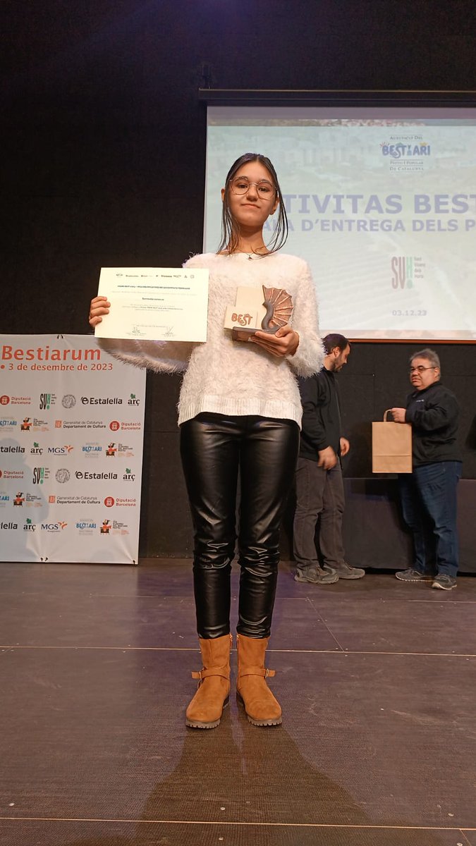 Premi BEST 2023 a  bombolla sense so #constanti #dragonina @ajconstanti @Bestiari_Cat
Un premi compartit entre totes les associacions que participen a la veïna Dragonina, especialment a Astafanias, associació Amants dels animals de Constantí i Todos en Azul.