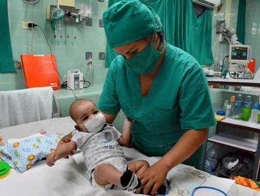 MayraArevich's tweet photo. Hoy se celebra el Dia de la Medicina Latinoamericana en honor a Carlos J. Finlay. A los médicos cubanos, nuestra admiración y agradecimiento por su sacrificio y empeño cotidianos para salvar vidas, en cualquier rincón de #Cuba y el mundo. ¡Héroes de batas blancas! #CubaPorLaSalud https://t.co/6JfoPTJAce