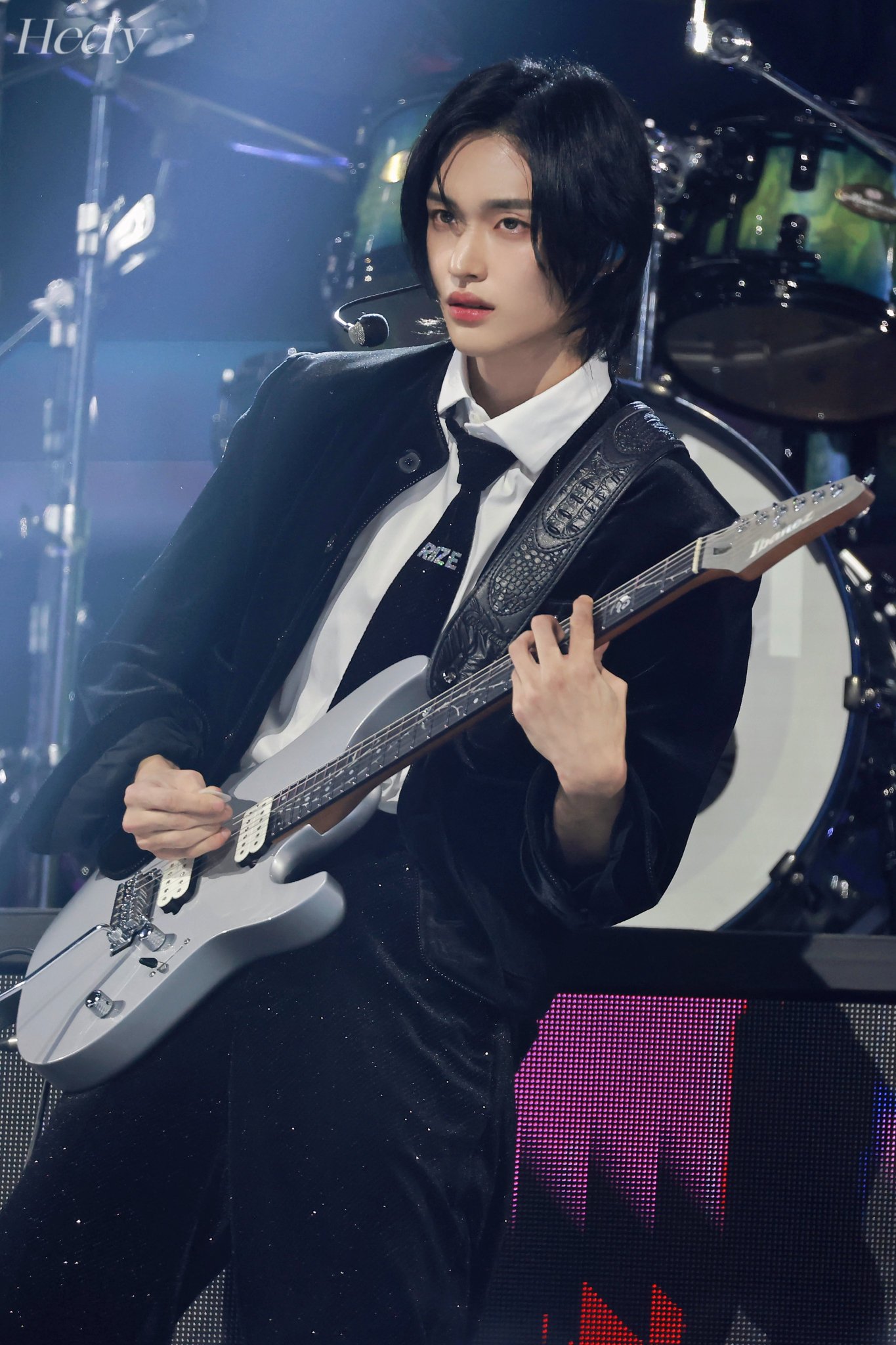 라이즈옷장 on X: "231202 MMA 원빈 기타 멤버:원빈 브랜드:아이바네즈 제품명:Polyphia Tim Henson TOD10 스트랩은 차차..업로드 하겠습니다. #라이즈옷장 #원빈옷장 #riize #riize_dressroom #원빈 #라이즈 #라이즈드레스룸 #WONBIN https://t.co/KfTIgOidNV" / X