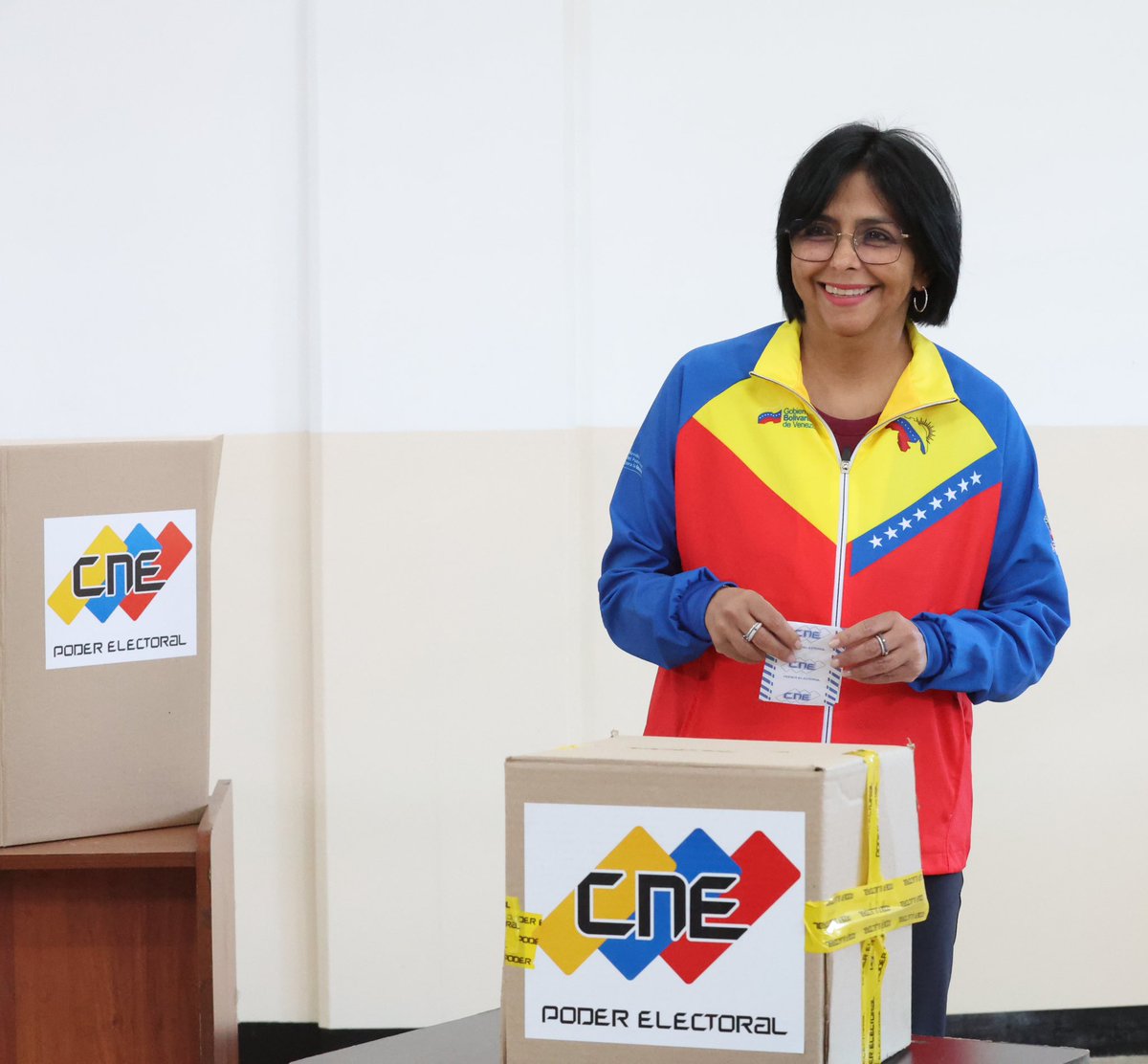 ¡Ya voté! Por el Esequibo, por Venezuela, por la paz y la soberanía. No podrán con Venezuela y la firmeza de su pueblo en la defensa del Esequibo. Mañana será un gran amanecer para nuestro país. ¡Vota por Venezuela!