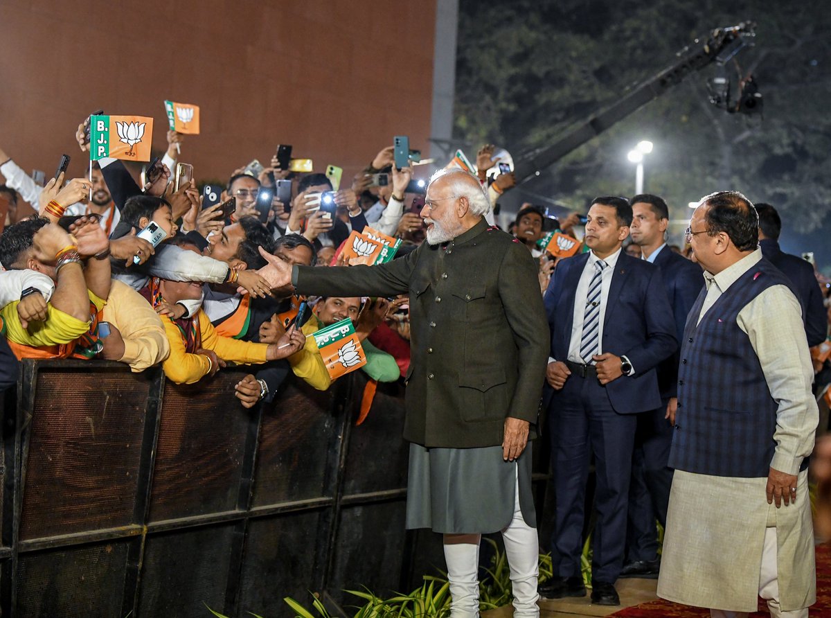 कमल ने फिर से कमाल कर दिखाया है!

#ElectionResults #ModiHaiTohMumkinHai