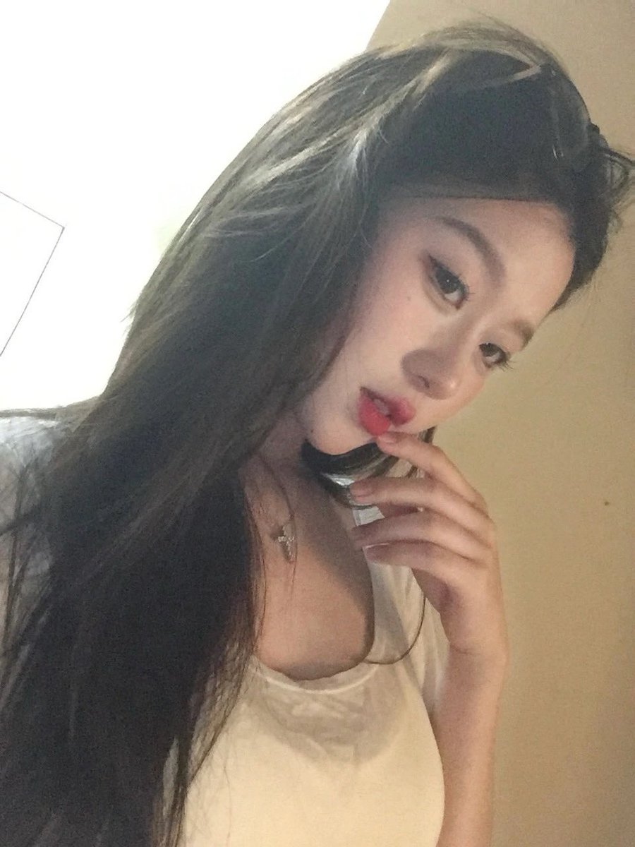 ssss9999i's tweet photo. 👀#射屏 #合照 #反差 #反差婊 #女高 #文爱 #女大 #白富美 #母狗 #女s #女m #榨精 #学生 #骚货 #意淫  #羞辱 #盯射 #颜射 https://t.co/j5GtyCzqTo
