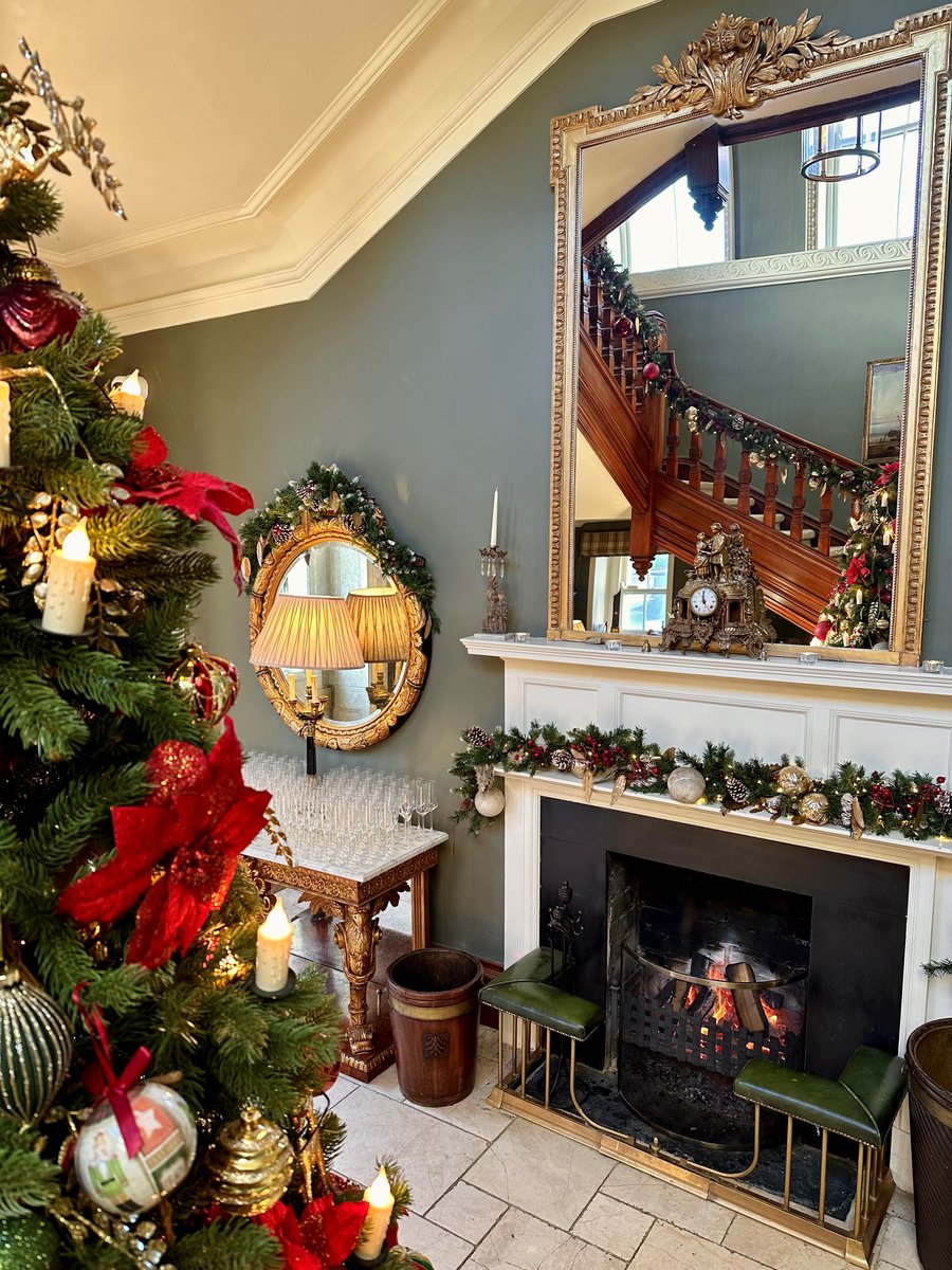 A warm welcome awaits our leisure guests at Tankardstown House this evening 🎄 A wonderful night of festivities and fabulous food ahead 🍷🍴

#tankardstownhouse #warmwelcome #reception #christmasattankardstown #experiencetankardstown #irishcountryhouse #irelandsbluebook