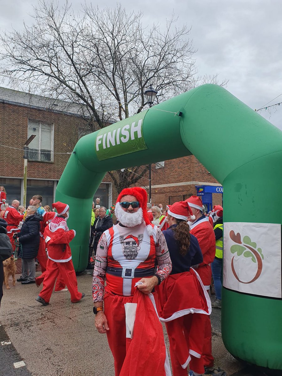 LymingtonHC's tweet photo. Our seasonal Harbour Officer, Roddy took part in today's Oakhaven Hospice Santa Dash, unfortunately beat by a polar bear, penguin &amp; Santa... Well done Roddy for undertaking the run. 
#SantaDash #oakhavenhopsice #lymington https://t.co/cPo0n1vnDJ