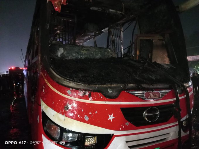 কালিয়াকৈরে সন্ধ্যারাতে ফের যাত্রীবাহী বাসে আগুন