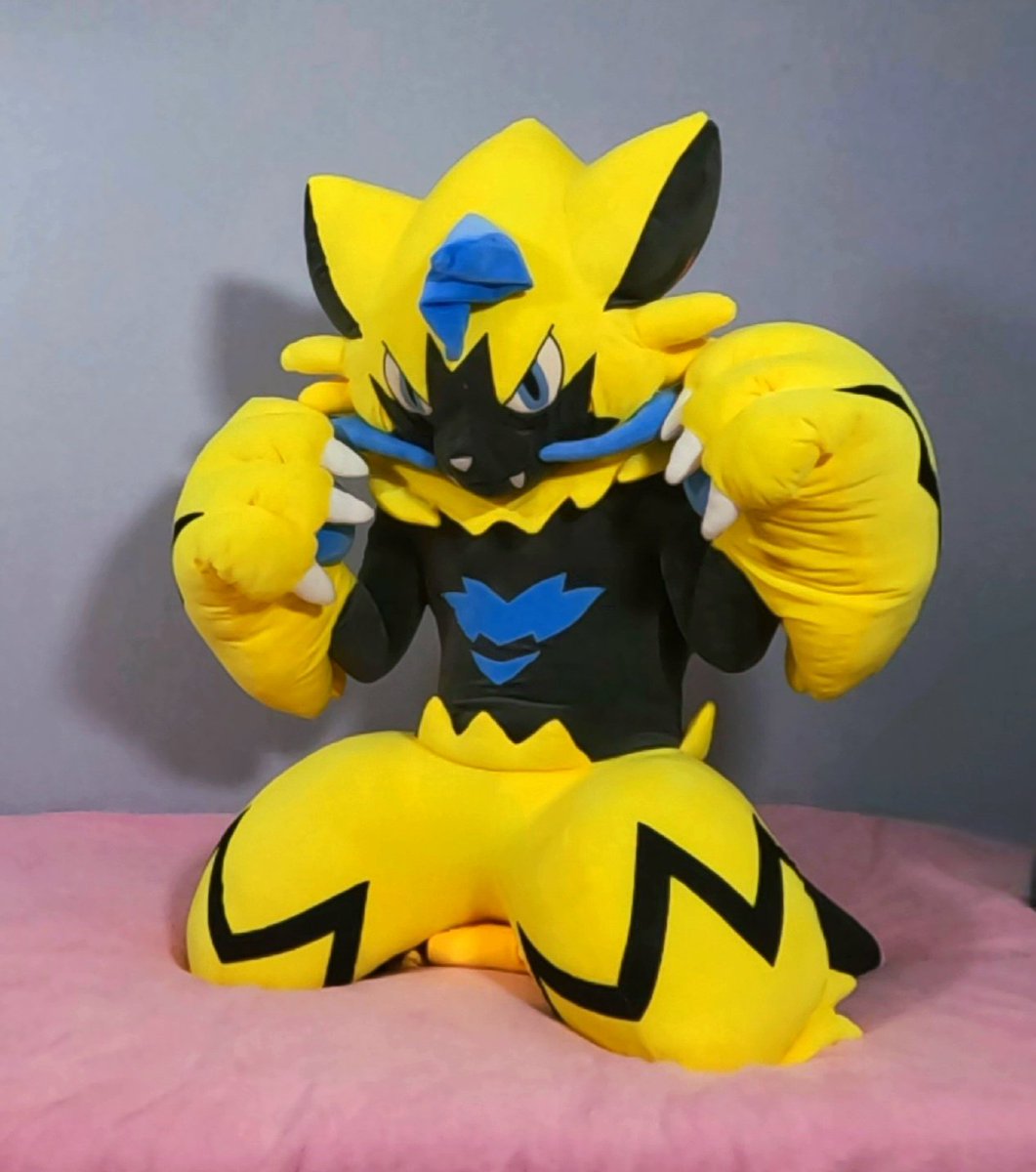Naomi_Sutsu's tweet image. Who&apos;s feeling Pumped today !? ❤️⚡
୧⁠(⁠＾⁠ ⁠〰⁠ ⁠＾⁠)⁠୨

#Pokesuit #Plushsuit #Zeraora