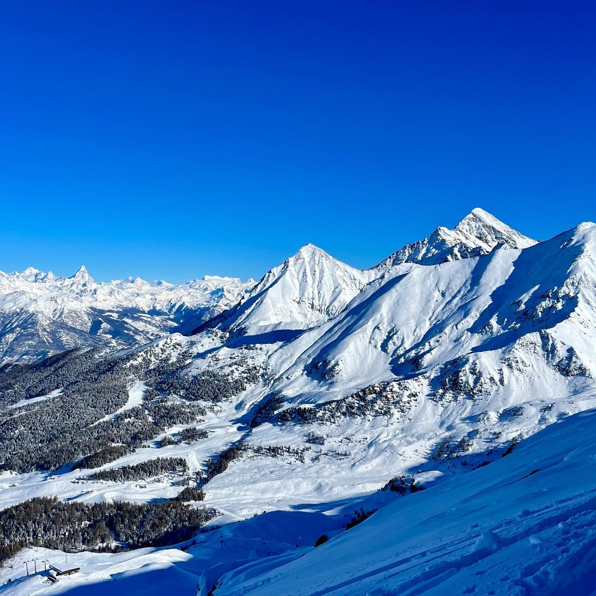 Freddo intenso, neve, sole: la stagione dello scialpinismo non poteva iniziare meglio #mountain #skialp #aostavalley