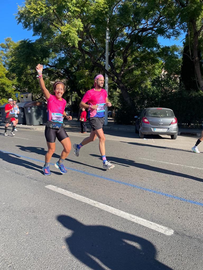 Mariajogilabert's tweet photo. Tercera maratón a la saca, esta ha sido la que más dudas he tenido y la que más he peleado aunque ha salido en progresivo al final no tenía las fuerzas para un súper sprint final, lo he dado todo y no me he guardado nada y la he disfrutado mucho con mis compis del club.
3h15'46" https://t.co/F2IJU8cqnh
