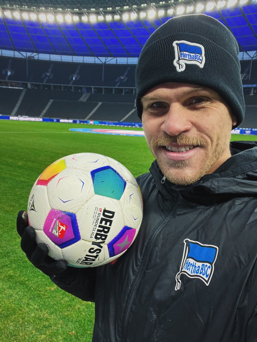 Matchball's going home with Flo 😃 #HaHoHe #BSCELV