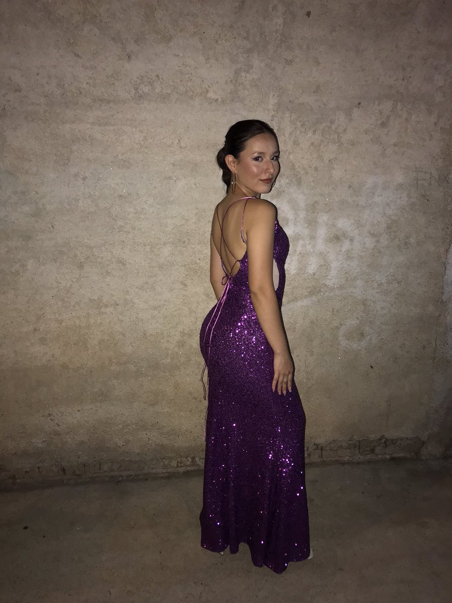 Sabri18__'s tweet photo. mi vestido hecho por mi mamá  la rompió toda 🤪🤪 https://t.co/FPPtbbBOKn