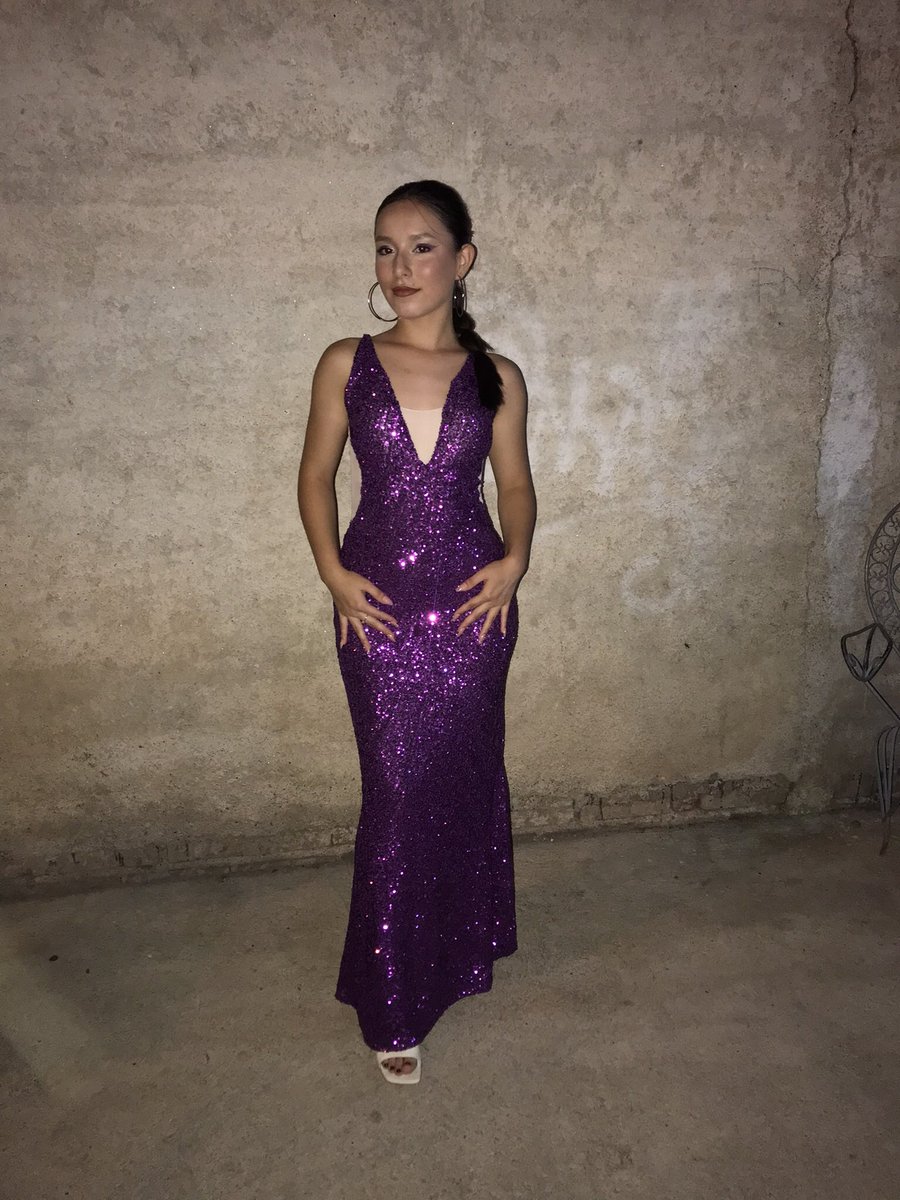 Sabri18__'s tweet photo. mi vestido hecho por mi mamá  la rompió toda 🤪🤪 https://t.co/FPPtbbBOKn