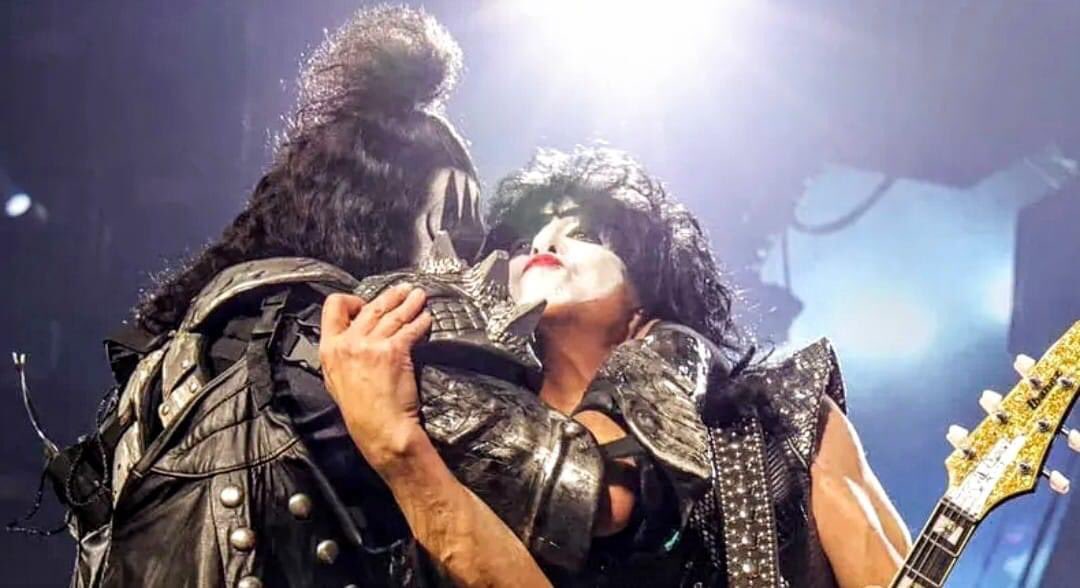 Goodbye hug…
#KISS50
#KISSNYCTAKEOVER