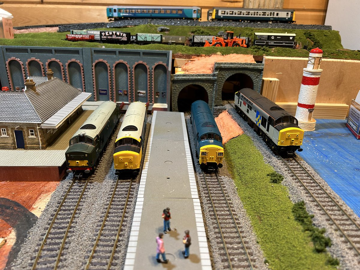 AberHaltJct's tweet photo. 3 vitrain class 37’s and one accurascale. Can you spot it? It’s twice as heavy as the others! But that doesn’t come over on twitter! #class37 #vitrains #accurascale #oddoneout #modelrail https://t.co/t8bCo6uwO1