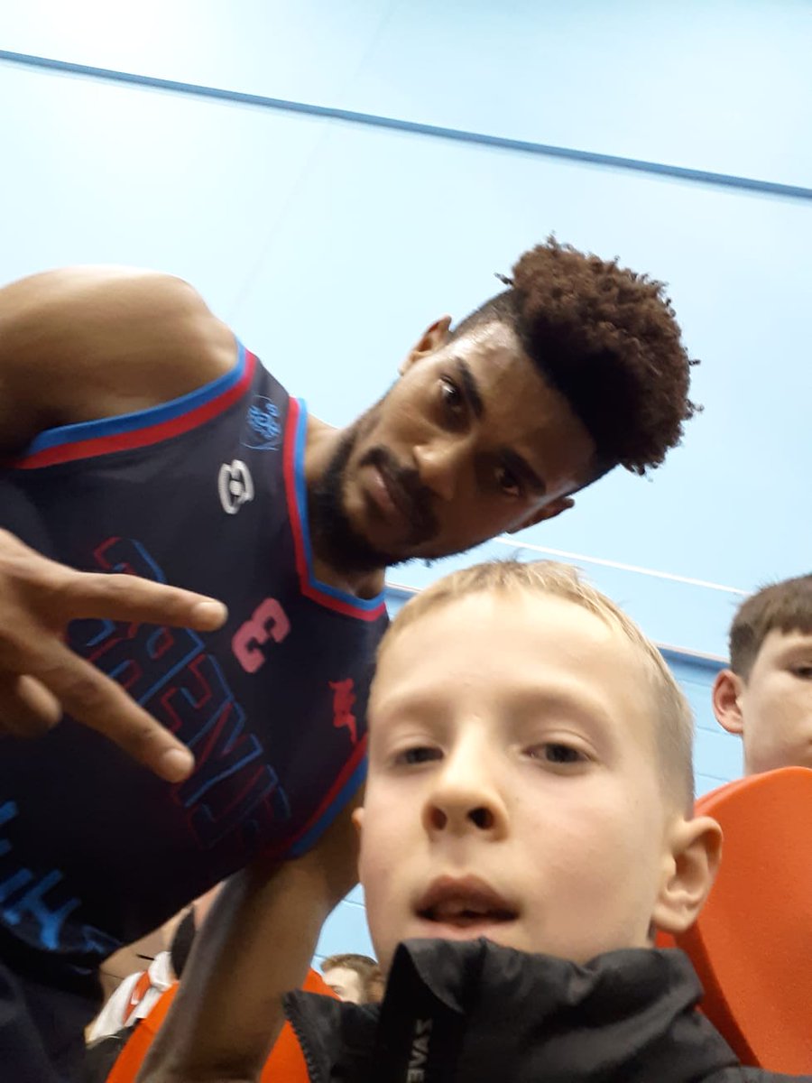m4ttcurtis's tweet photo. @BristolFlyers @Thereal_Tj30 How about sticking that in a format ideal for a phone wallpaper, admin? Got a 11yo very keen for it 👌 https://t.co/QTdMf5HBUi