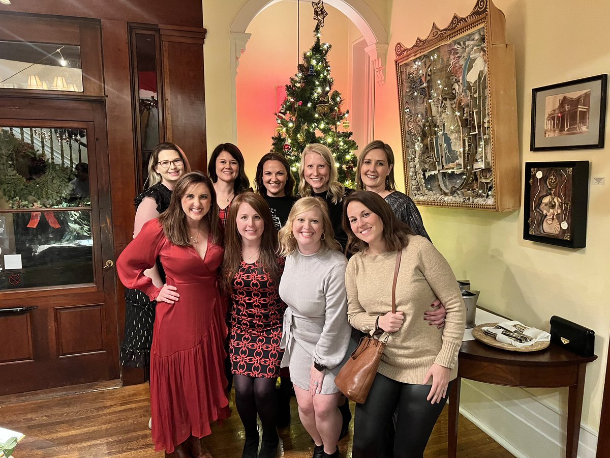 ersmith250's tweet photo. Urology APPs had a blast celebrating the season 🥂🎅🏻🎄. There may or may not have also been some Carpool Karaoke 🎤  #Cheers https://t.co/VdZbrS6zgz