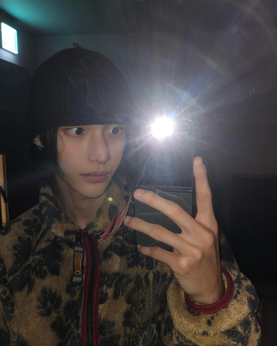 W23BI's tweet photo. end of the day (feat. a beanie of SHOTARO's) https://t.co/KXGqM9Kg6F