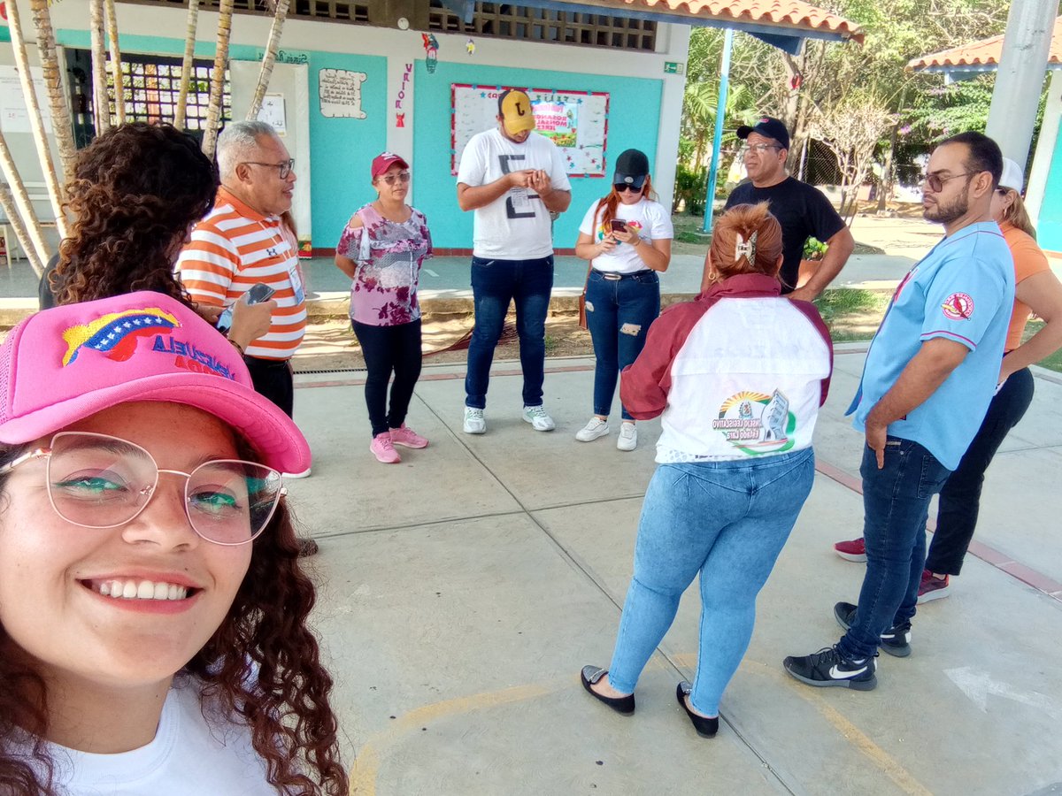 Somos protagonistas del hecho historico que está viviendo nuestro país, nuestra responsabilidad con la historia, con nuestros próceres, con nuestro Futuro y nuestra patria en Grande. Por ello, sal a defender nuestro territorio 🇻🇪

Visita en los centros electorales de PALAVECINO.
