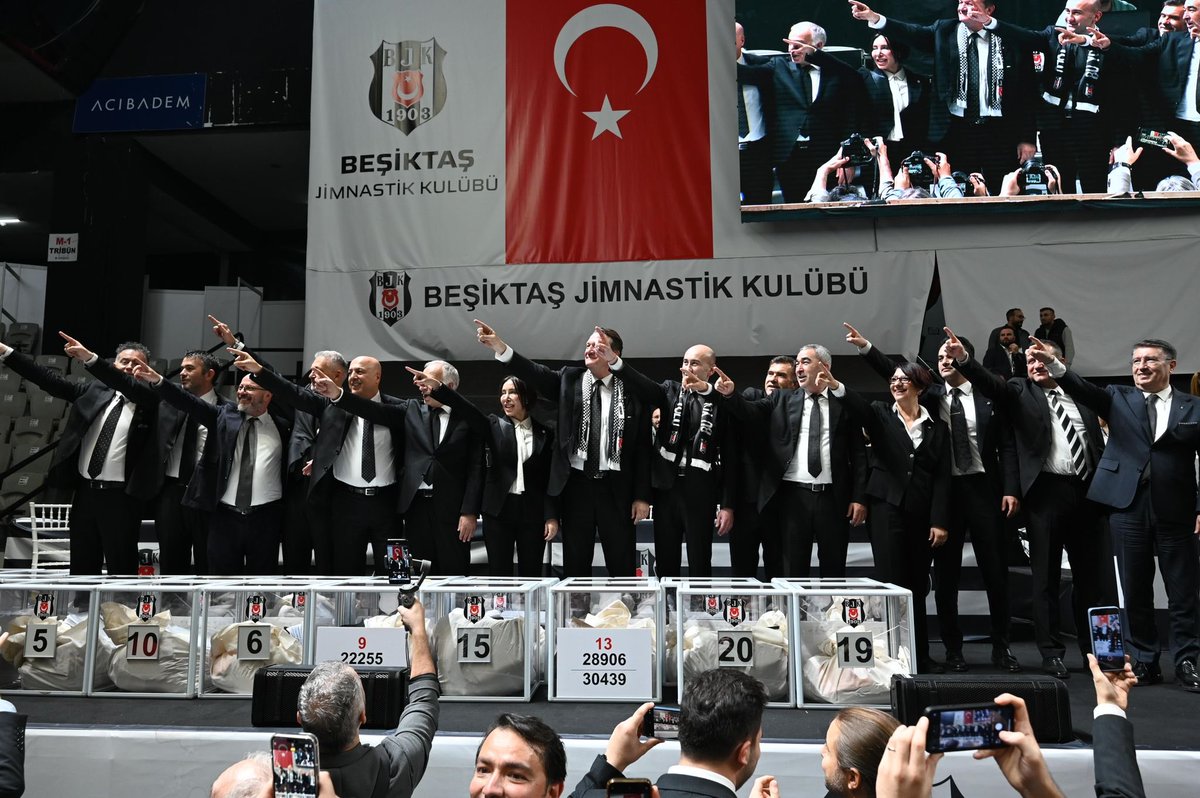 EnverYucel's tweet photo. Beşiktaş'ın Olağanüstü Seçimli Genel Kurulu'nda yönetime seçilen Başkan Sn. Hasan Arat, 2'nci Başkan Hüseyin Yücel ve değerli yönetim kurulu üyelerini tebrik eder, başarılar dilerim. https://t.co/IwRr567N73