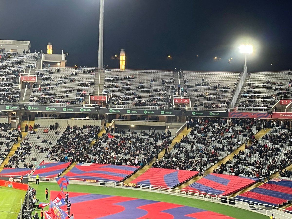 MartinezVCF_'s tweet photo. 3 años después de la pandemia y el Barça sigue manteniendo la distancia de seguridad en su estadio. Honor🙏❤️💙 https://t.co/V8H0cvIoxG