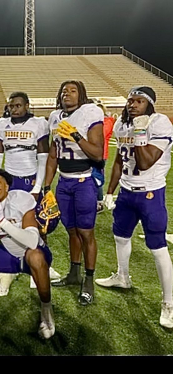 6’1 188lbs Full qualifier 3.8gpa
True freshman
Only allowed 37 yards
Full season highlights
hudl.com/v/2MYVRF