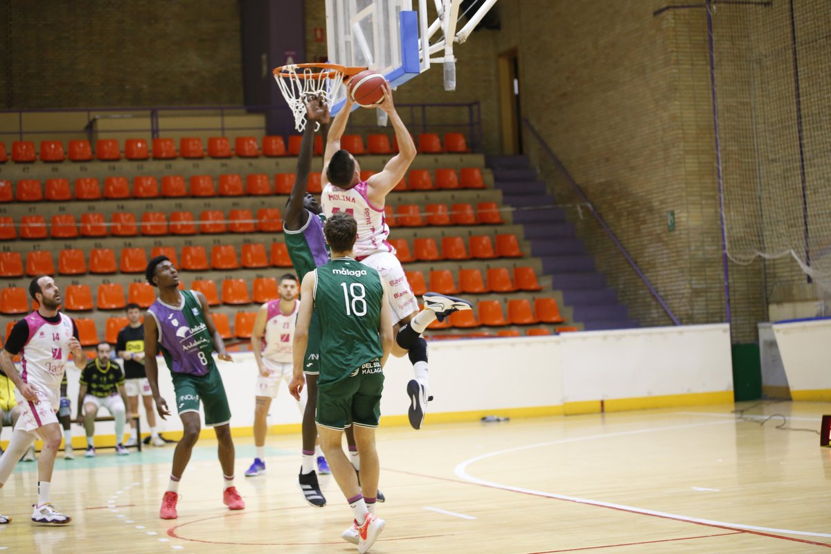 JaenFSbasket's tweet photo. 📷 Las imágenes de la J10 en casa

🔝 30 minutos para @NosaAdrian y 24 puntos que lo convierten en el máximo anotador del partido

🤙 8 rebotes capturados por @IvanLucente21 y @sergiomelero13 

👌 4/4 en tiros libres para @an11m1

⏸️ La próxima semana: descanso

#SomosJaén💛 https://t.co/2bggZdVgjJ