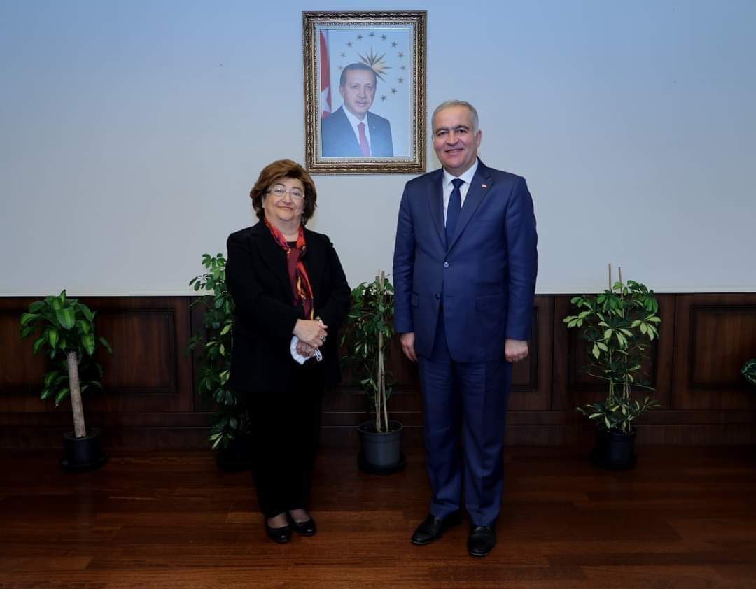 Gönül insanı, çok kıymetli Bakanımız Güldal Akşit hanımefendiyi vefatının sene-i devriyesinde saygı ve rahmetle anıyorum. Mekanı cennet, makamı âli olsun inşaAllah. Dua ile…