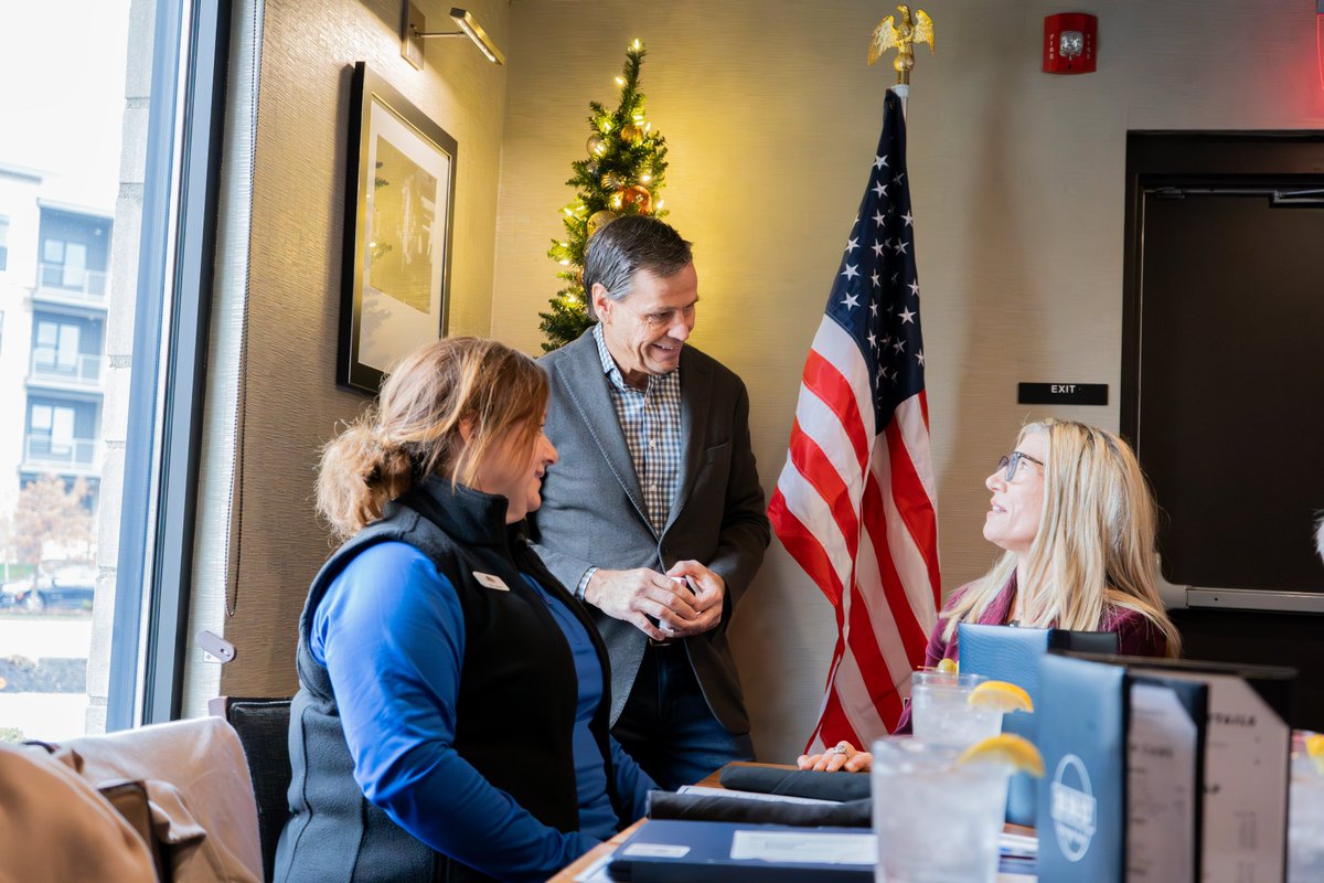 ChambersForIN's tweet image. Enjoyed attending the Hamilton County Republican Women's Club annual holiday luncheon yesterday to celebrate the party's recent successes and hear from Carmel Mayor-elect @SueFinkam.

Congratulations to the club's new leaders!

#TeamBrad #Indiana