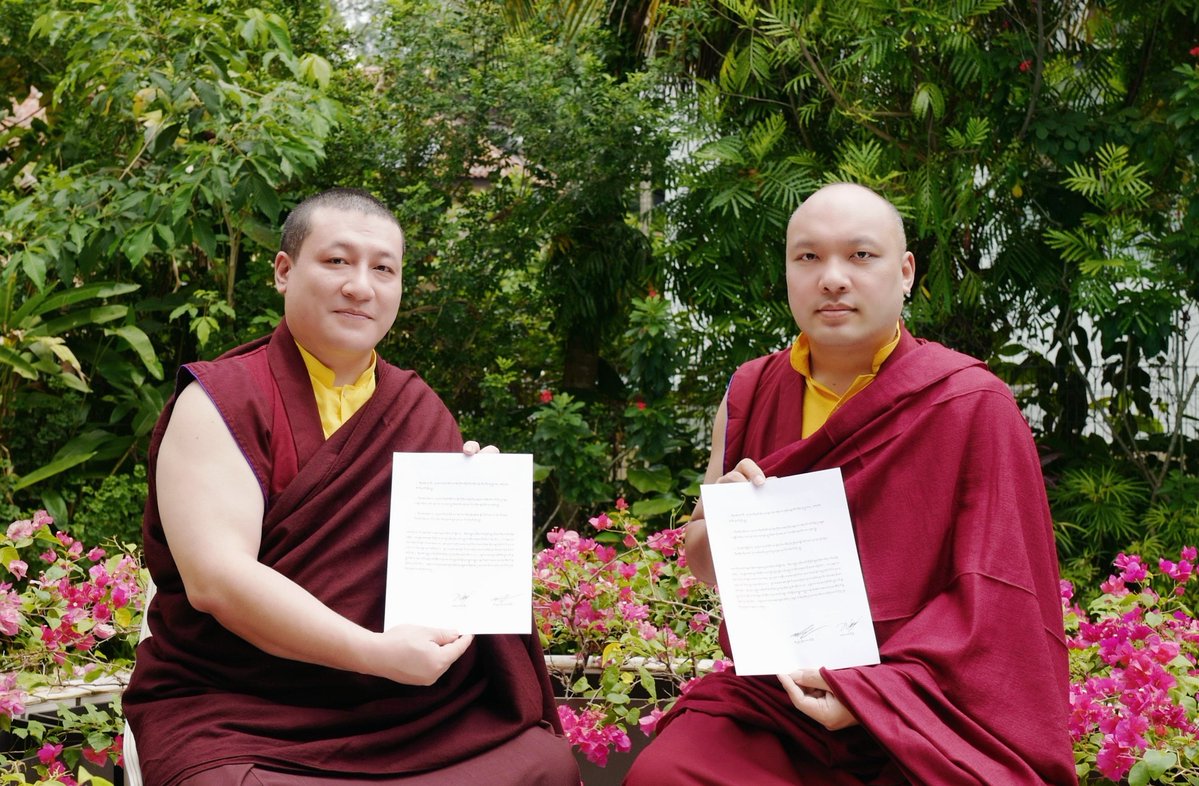 karmapaorg's tweet photo. A joint statement regarding the reincarnation of Kunzig Shamar Rinpoche by Thaye Dorje and Ogyen Trinley Dorje https://t.co/fYLHLkpBAX https://t.co/GM7SPylEvA