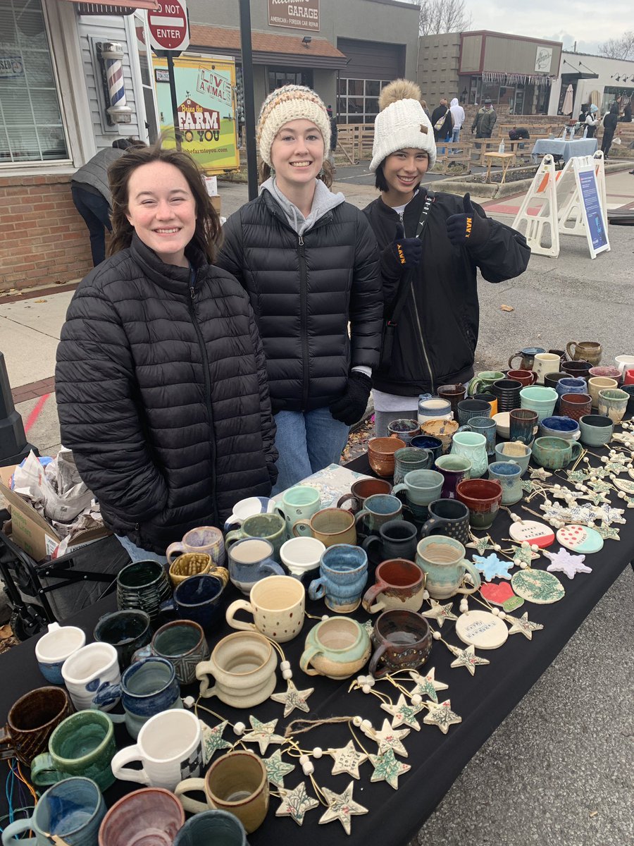 HBR_art's tweet photo. Come see us at the Hilliard Tree Lighting and purchase a mug or ornament. Proceeds benefit The Hilliard Food Pantry. @BradleyHS https://t.co/WSSrVYorPu