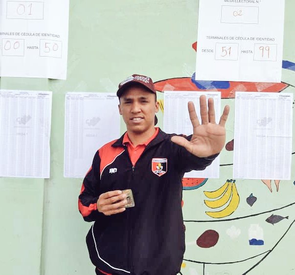 Nuestro Secretariado Nacional de Formación @williamsmrt2014  con entusiasmo  y alegría Rebelde votó 5 veces si por Venezuela. 

#VenezuelaDiceSi
#YoVoto5VecesSi
#VenezuelaEjemploDeLucha