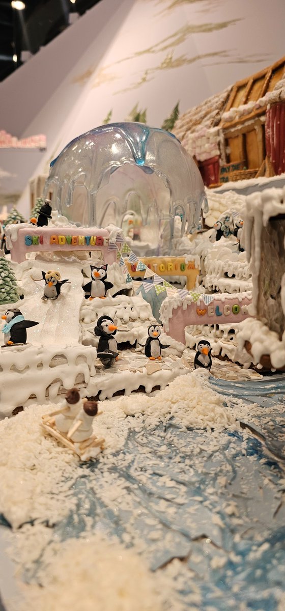 Sweet architecture is back @westfieldlondon! 2023 #Gingerbreadcity is about water : canal cities, under water magic, octopus spas & crab hotels, penguins with witty, ESG messages, workshops making scrumptious gingerbread #Christmastrees 🍥🍭🎄 ❣️#sweetarchitecture @MoA_News