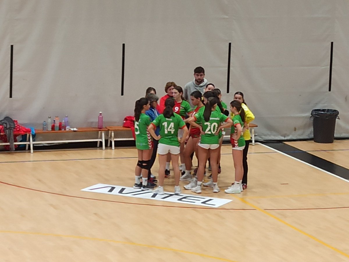 CB_ChapelaWeb's tweet photo. As nosas miniminions de Infantil feminino volven a gañar (22-32). Desta volta fronte o Lalín, nun encontro algo irregular, pero no que cada vez que pisaban o acelerador, distanciábanse no marcador.
Seguimos traballando!!
#imoschapela #vermelloeverde #sonolasetta #gominions https://t.co/9KK3FIiraq