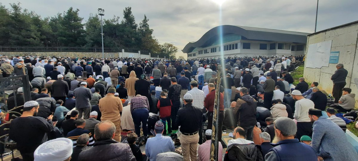 Mürşidin ilk irşad günlerinde ona destek olun ve tüm gücünüzle ona hizmet edin. Mürşidler ilk irşad günlerinde yanlarında olanları asla unutmazlar. Bunun karşılığı çok farklı ödenir. Dr. Ahmet Çağıl