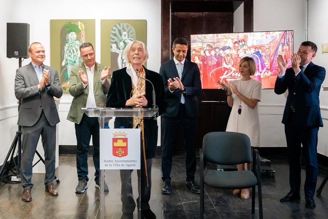 teososam's tweet photo. Agaete ha inaugurado hoy las jornadas "Reencuentro: Agaete a Pepe Dámaso", que se celebran con motivo de su 90 cumpleaños. Esta mañana en el Centro Cultural de la Villa he anunciado el compromiso de la consejería de Presidencia del Cabildo de Gran Canaria de continuar con el proceso de creación de un museo en su casa natal con el encargo de los proyectos de rehabilitación de la vivienda ubicada en la Plaza de la Constitución de Agaete y el proyecto museográfico para posteriormente transferir los fondos al Ayuntamiento para su ejecución. 

Esta vivienda, que ya fue adquirida por el Cabildo el pasado año, será en unos años una referencia cultural insular en Agaete y el centro expositivo que merece uno de los artistas grancanarios más internacionales.