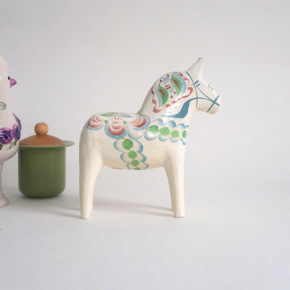 Dala horse with Pastel Kurbits Décor on Natural White, Handcrafted Wooden Dalecarlian Horse from  Sweden etsy.me/484V2Zr via @Etsy 
#dalahorse #woodenhorse #vintage