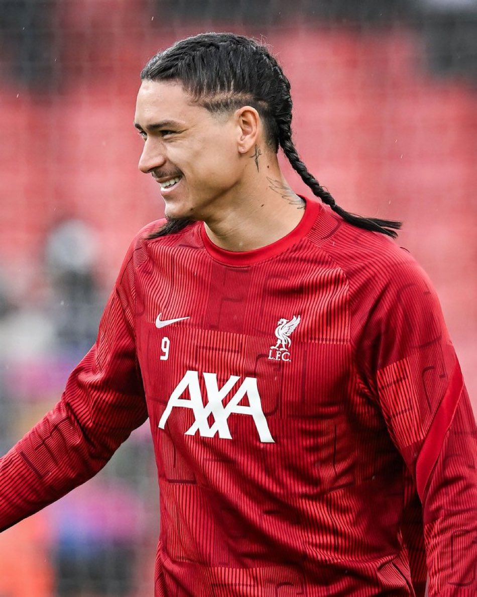 Lots of criticisms of Darwin Nunez for his missed chances. Let's be honest. The front line today played poorly. But remember:
His header set up the ball for Salah to Endo for the 3rd goal.
Kept the ball in play for the buildup for Trent’s winning goal.#LFC