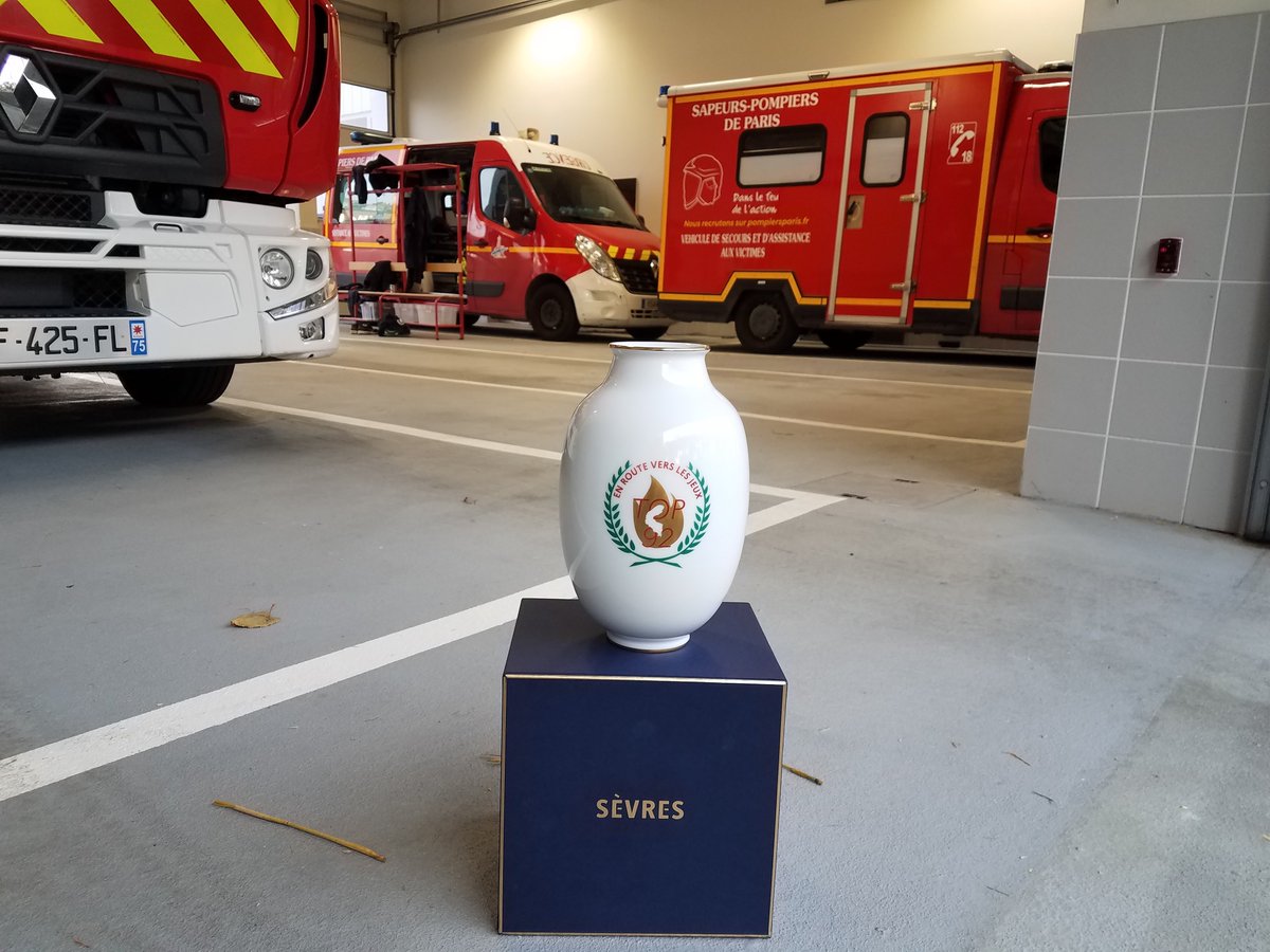 hpmelone's tweet photo. ... Réapparaitre à la #CaserneDesPompiers qui...
#BourglaReine
#TerredeJeux2024
#TOP92
👨‍🚒🚒👩‍🚒
🏺⤵️ https://t.co/47cnaSipz7