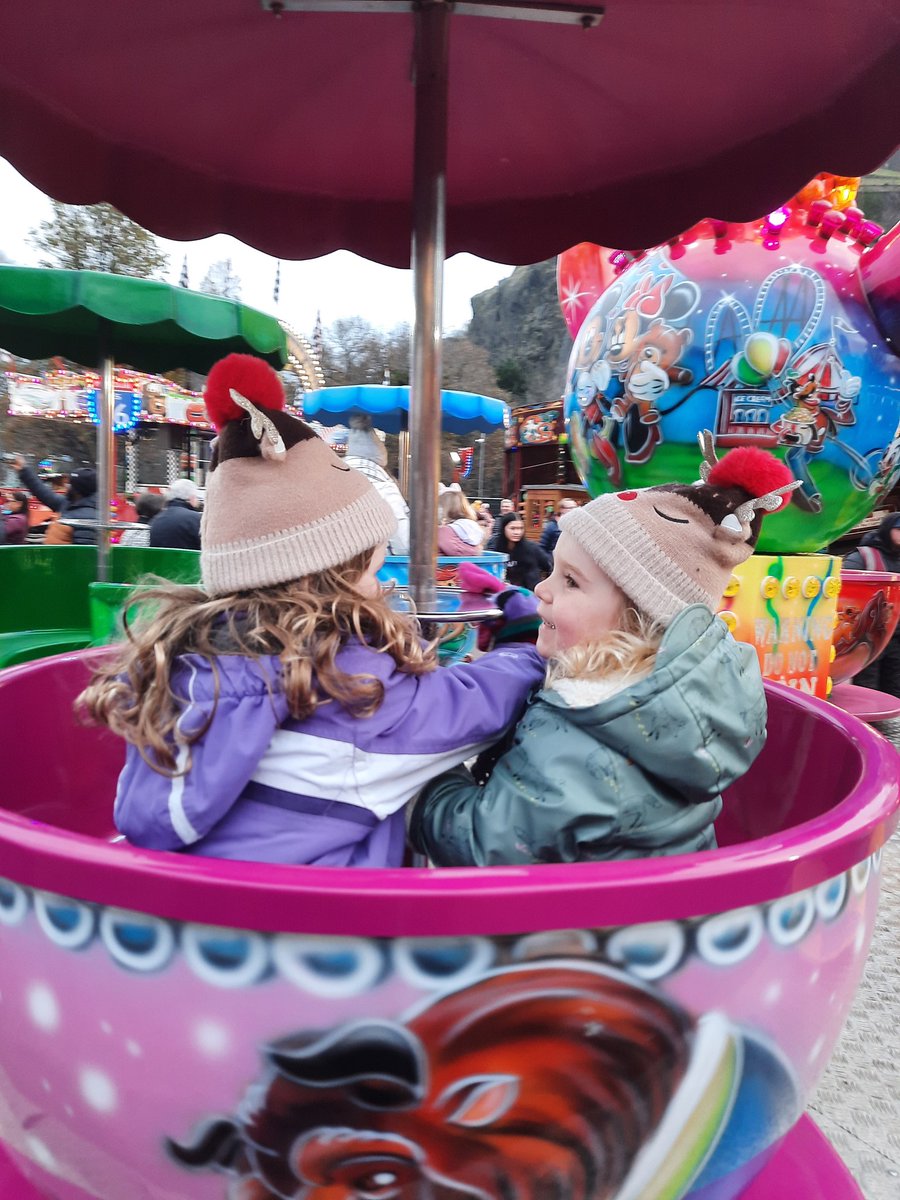 lozzawriting's tweet photo. Winter fair fun today at the #edxmas family market.
Thanks for the locals discounts! https://t.co/R3U0y1YXRb