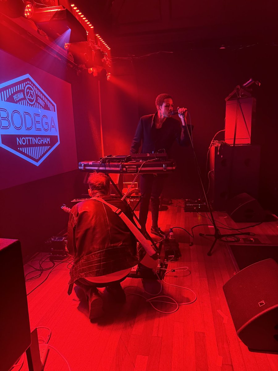 pauliewaulnutts's tweet photo. warming up with a spot of Sunday evening #hatjumping. oh go on the. the most excellent @babaalimusic warming the scant few folks @bodeganotts #stillgigging #babaali #thebodega https://t.co/mcPVY7ffCj