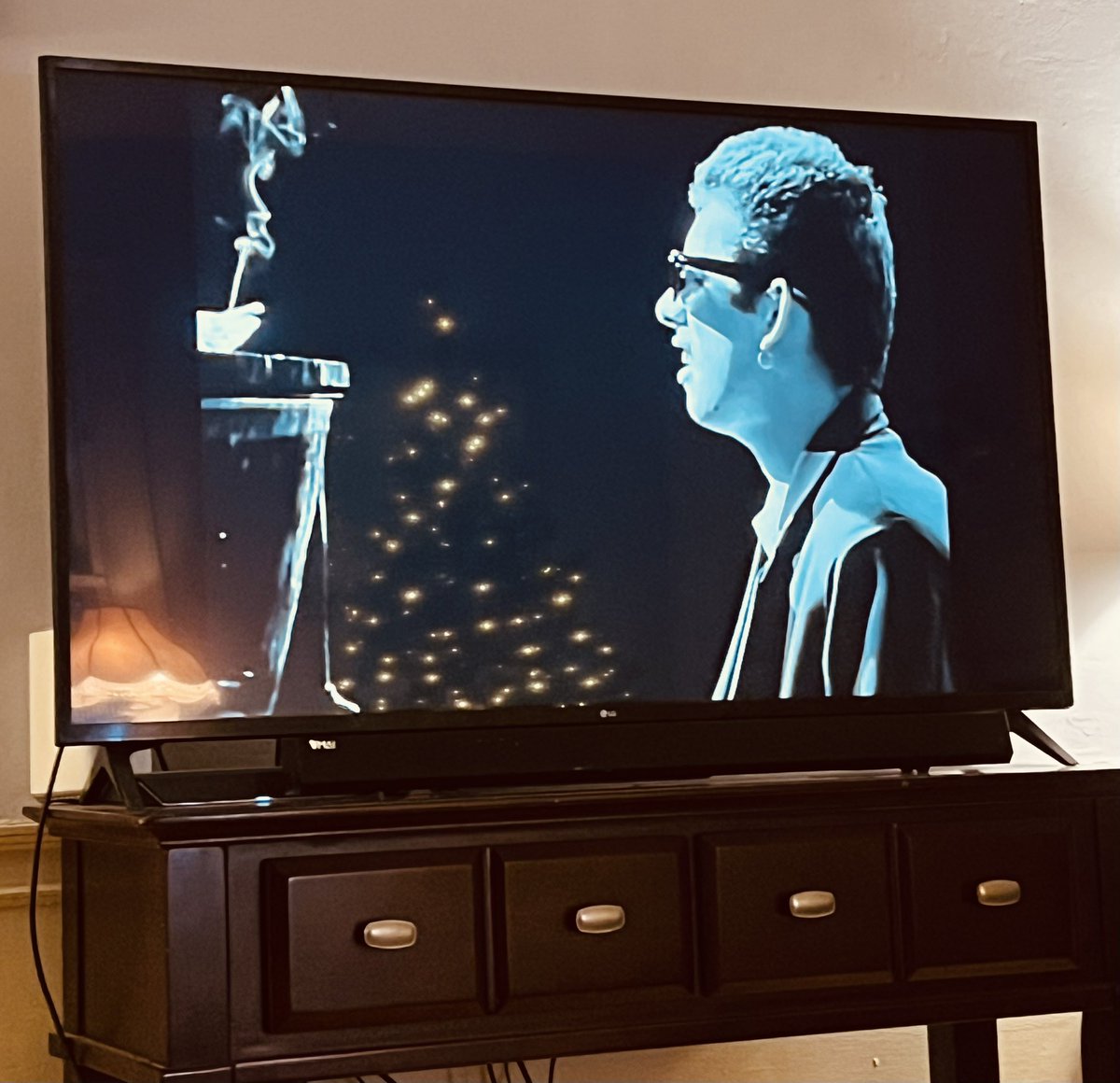 Mediumceltic's tweet photo. Feeling very #sentimental today. Decorating the #Christmastree with #FairytaleofNewYork  playing. One of my favourites. #RIP #shanemacgowan 🎄🎄🎄✨✨✨☘️ https://t.co/vQXLj6HOyS