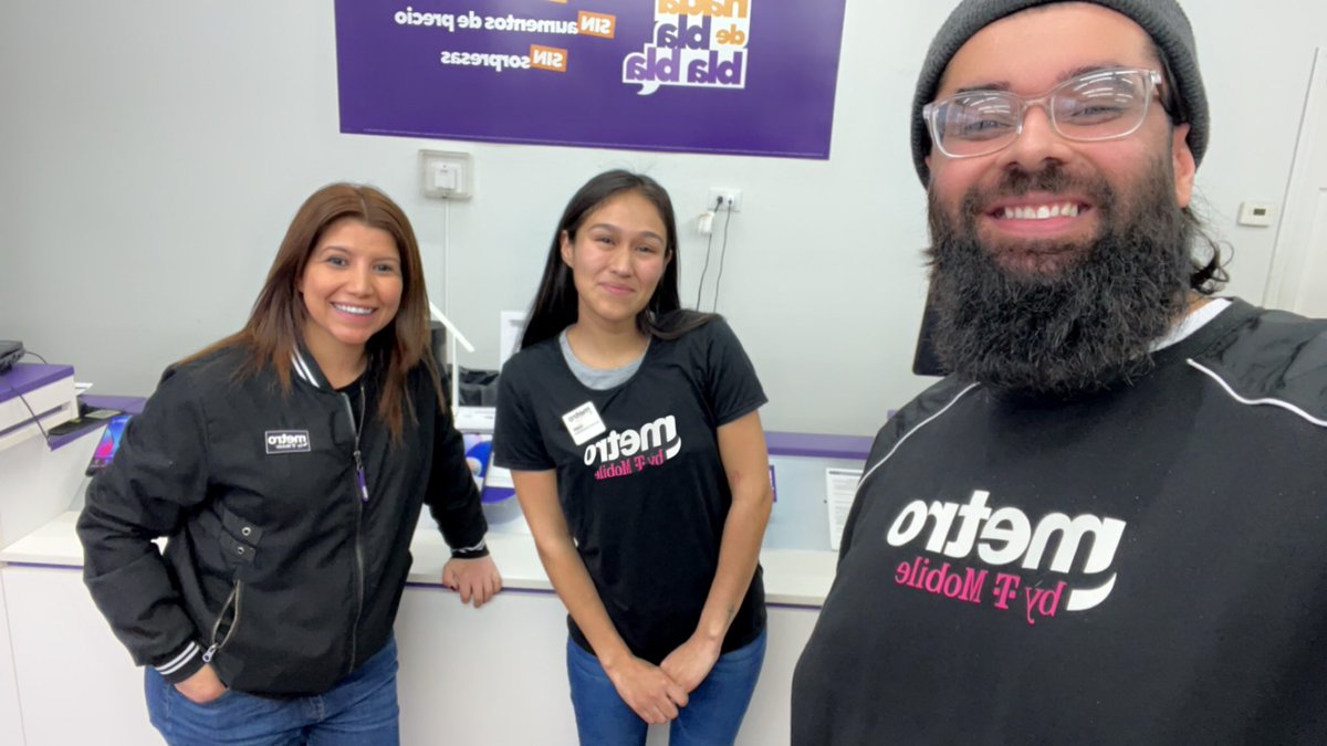 Saad Yasin (@saadyasin54) on Twitter photo Maria is HUSTLING on Sunday Funday! No one walks out without learning about all our Great promotions! Wireless Vision is about to have a DECEMBER to REMEMBER! 🔥 #Chicago #CentralEast <a href="/LizMorelos3/">Liz Morelos</a> <a href="/WinstonAwadzi/">Winston Awadzi</a> <a href="/thayesnet/">Terry Hayes</a> Maria is HUSTLING on Sunday Funday! No one walks out without learning about all our Great promotions! Wireless Vision is about to have a DECEMBER to REMEMBER! 🔥 #Chicago #CentralEast <a href="/LizMorelos3/">Liz Morelos</a> <a href="/WinstonAwadzi/">Winston Awadzi</a> <a href="/thayesnet/">Terry Hayes</a>