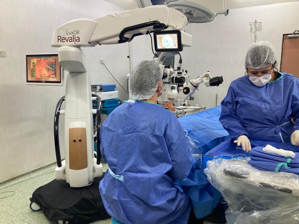 ministeriosalud's tweet photo. 📍Chiloé | Durante este fin de semana se desarrolla un operativo quirúrgico en el que se realizarán al rededor de 100 cirugías oftalmológicas de cataratas y oculoplastica 👁️
Agradecemos al personal de salud que de forma voluntaria y Ad Honorem forman parte de este equipo 🙌 https://t.co/ZcedXO5Wf8