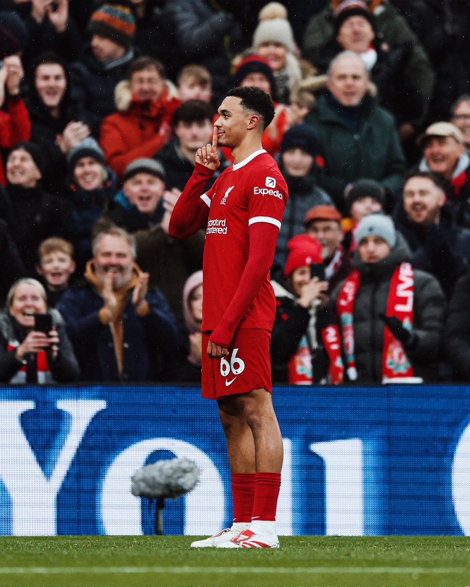 Poucas vezes vemos personalidades tão fortes assim no futebol. Alexander-Arnold ultrapassa essa linha e mostra a autenticidade de um jovem talentoso.

Sou fã desse rapaz desde que surgiu, de fato, para o mundo. TAA tem tudo aquilo que admiro em um jogador.

Inteligência. Visão.