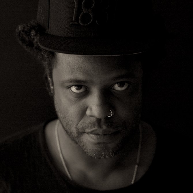 onf's tweet image. Aujourd&apos;hui, nous pleurons le décès prématuré du cinéaste Charles Officer. 💔 Nos sincères condoléances à ses proches.
Célébrez son héritage en visionnant son magnifique long métrage &quot;Notes d&apos;espoir&quot;, sacré Meilleur documentaire canadien à #HotDocs17 → bit.ly/notesdespoir