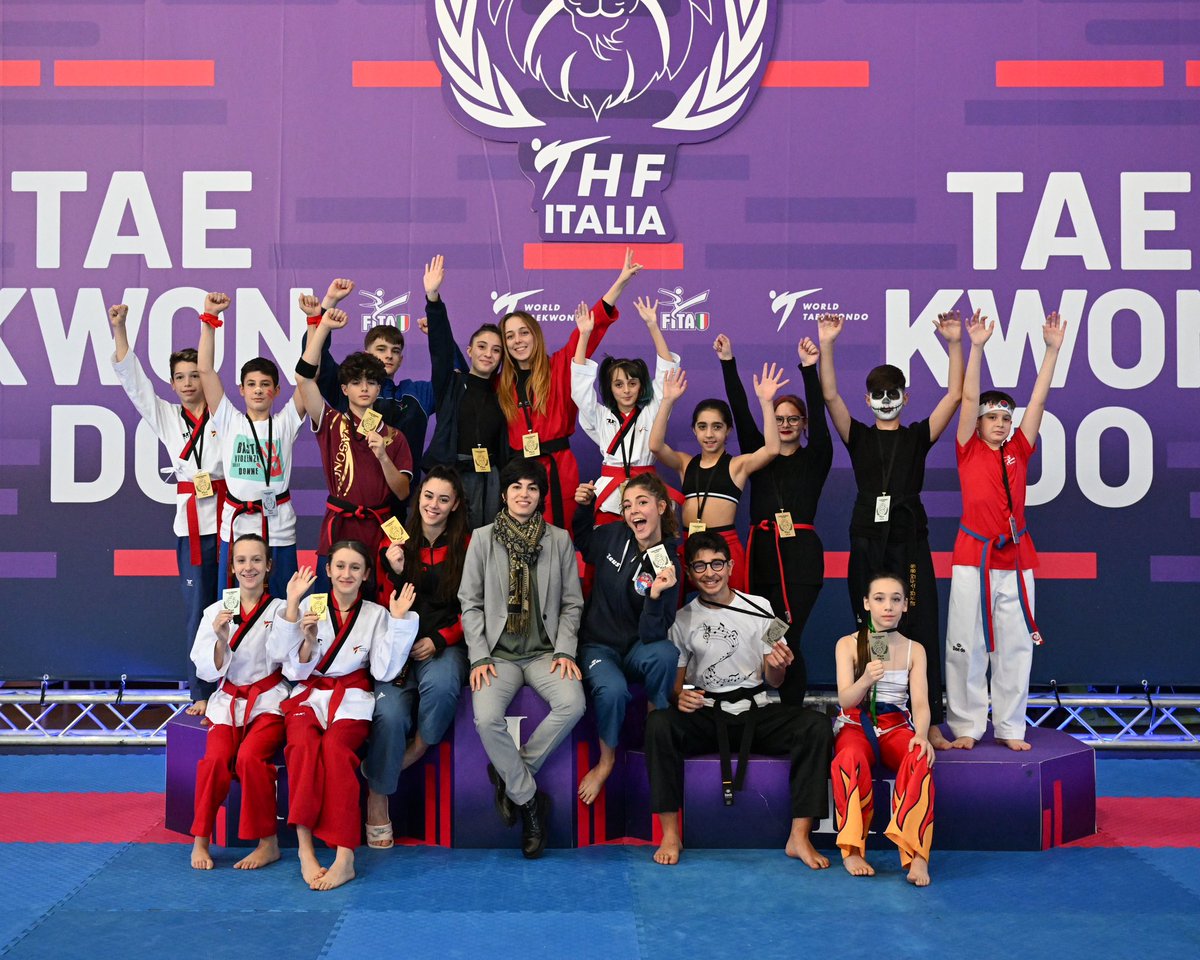 taekwondofita's tweet photo. Complimenti alle Campionesse ed ai Campioni dei Talent Freestyle & Poomsae! 👏🥇 Una competizione unica che fonde creatività, tecniche spettacolari e una passione travolgente! Bravi! ❤️🔥
#itatkd #taekwondo #campionatiitaliani #freestyleshow https://t.co/CVcBjFFH6i